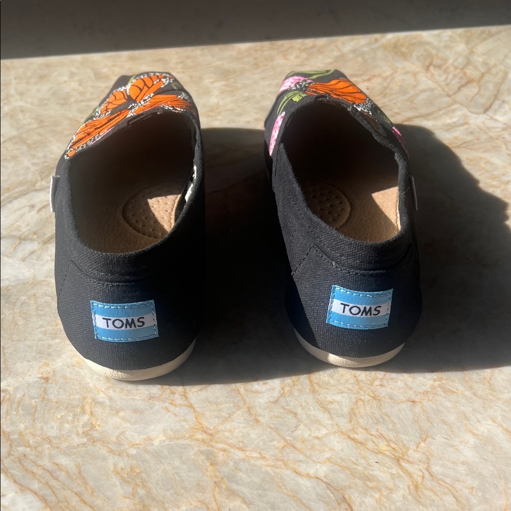 Hand painted TOMS with Monarch Butterfly design - Picture 6 of 7
